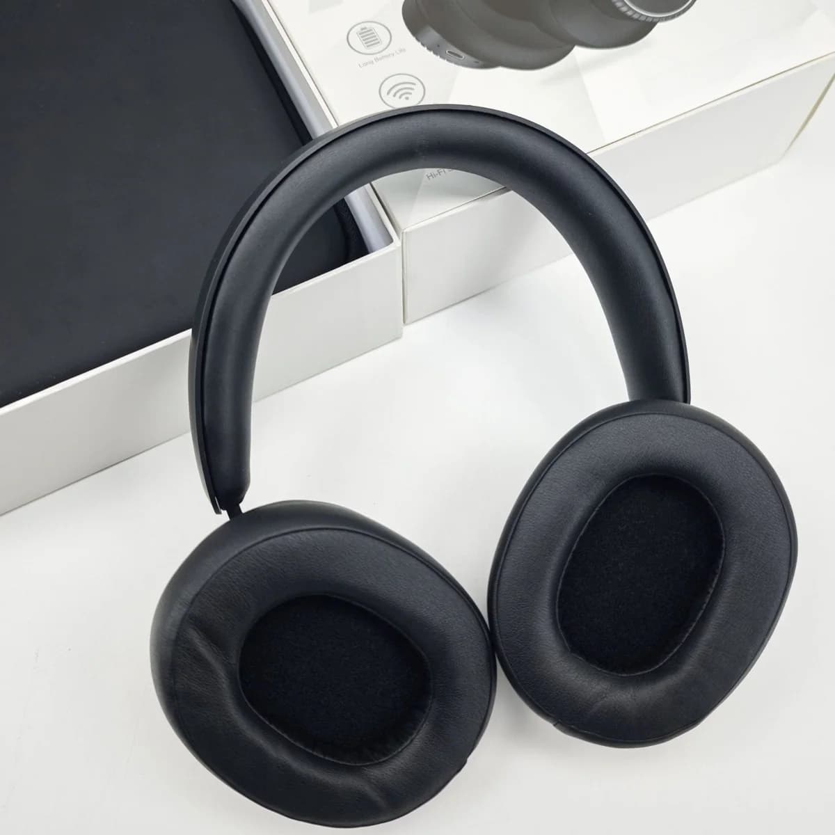 Fon Telinga Bluetooth Tanpa Wayar Over-Ear dengan Pembatalan Hingar dan Sarung